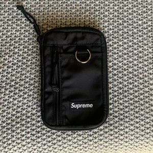 Supreme FW19 Small Zip Pouch.
